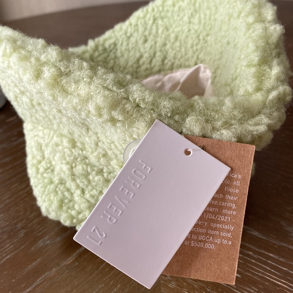 Forever 21 Pistachio Sherpa bucket hat - Picture 5 of 5